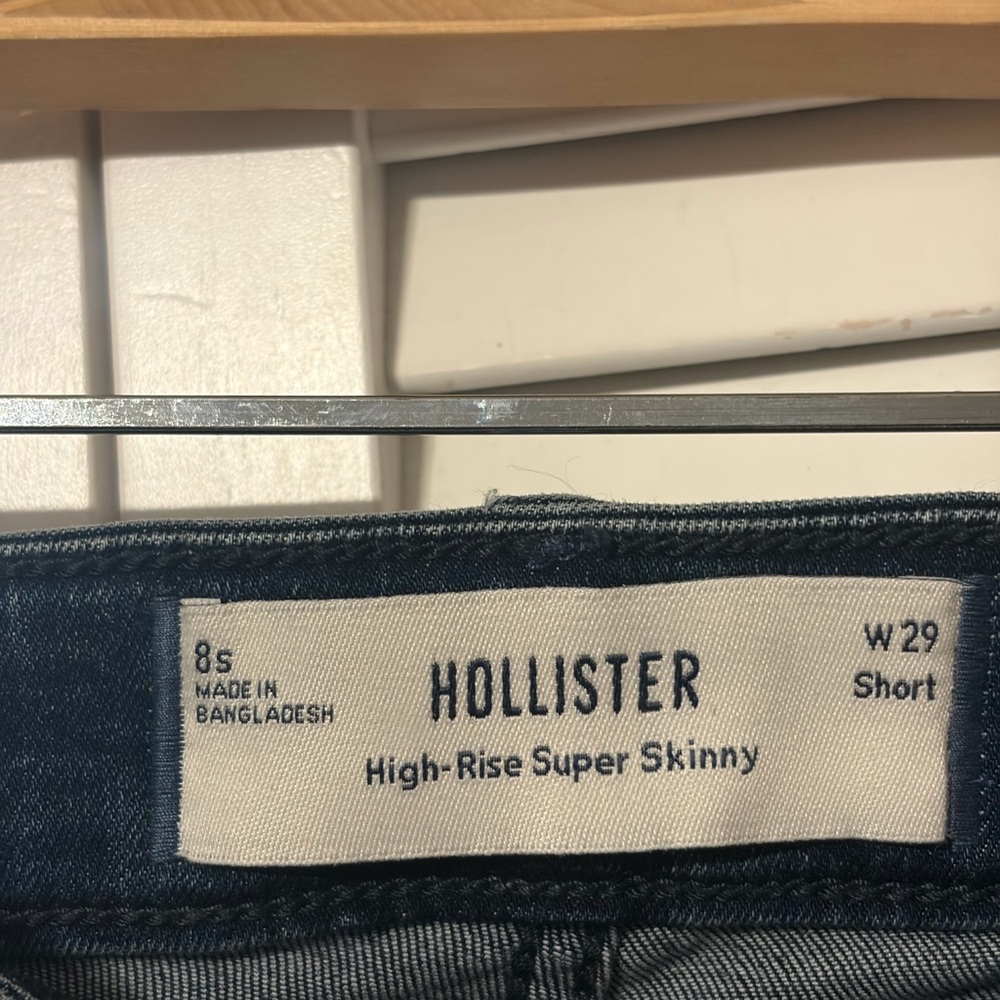 NWOT Hollister Women's Dark Wash Skinny Jeans - Picture 2 of 3